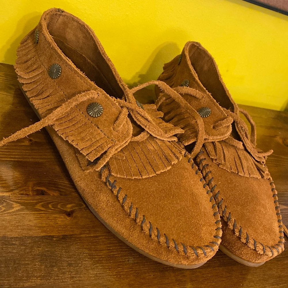 Minnetonka Brown Suede Fringe Moccasins